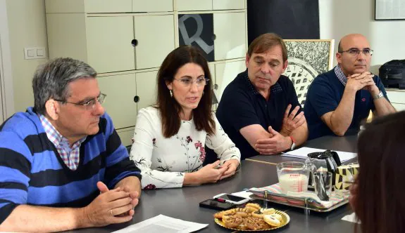 García, Garrido y Bernad, ante los medios. :: miguel herreros
