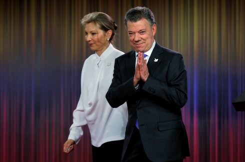 Juan Manuel Santos, acompañado por su mujer María Clemencia Rodríguez. :: LEONARDO MUÑOZ / efe