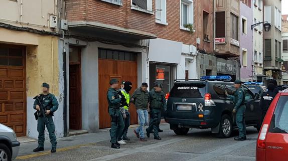 El momento de la detención del acusado en Calahorra.