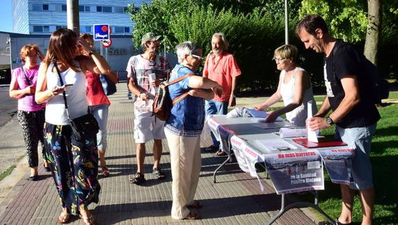 Movilización popular para reivindicar la gratuidad del parking del hospital San Pedro. 