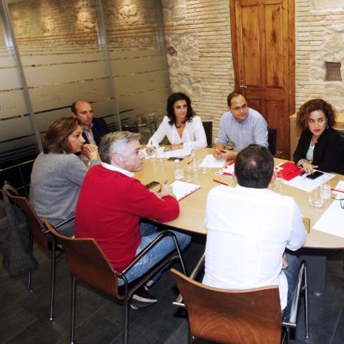 César Luena se ha reunido con los cargos públicos de su partido en Logroño. 