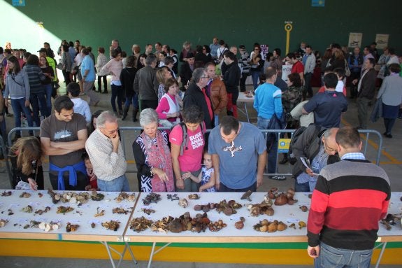 Imagen de la exposición y degustación del pasado año. :: e.p.