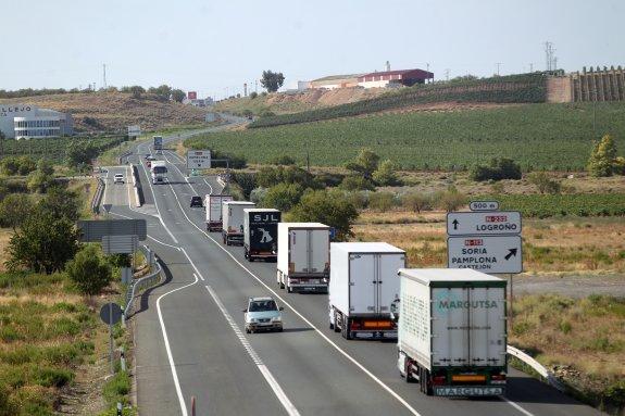 García apuesta por priorizar el desdoblamiento de la N-232 entre Arrúbal y Calahorra. :: j. r.