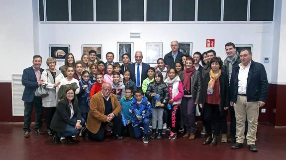 Ceniceros posa en la sala 'La Fragua' donde se desarrollará la vida cultural de Uruñuela. 