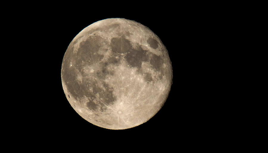 Guía para no perderse la súper luna llena del próximo lunes, la más grande de tu vida