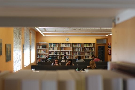 En la biblioteca también se realizarán los trabajos. :: m.f.