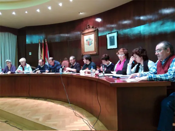 Concejales de Fuenmayor, en la sesión plenaria del martes. :: pulgar