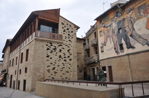 El palacio de Bendaña, una de las grandes y recientes recuperaciones del patrimonio jarrero. :: c.v.
