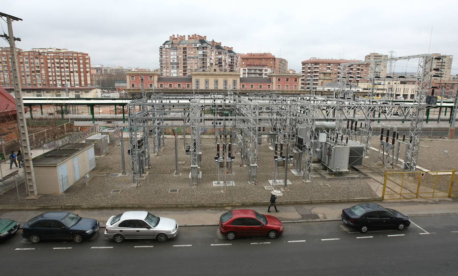 El paisaje urbano sigue cambiando en el entorno, pero la subestación sigue sin tocarse. 