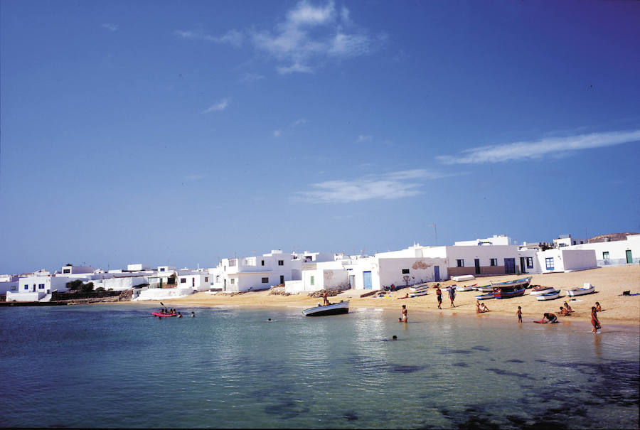 Vista de la Caleta del Sebo en La Graciosa. 