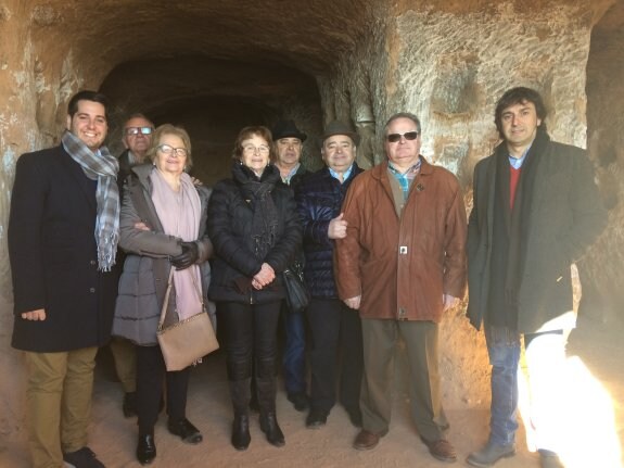 Propietarios y representantes del Consistorio visitaron la cueva. :: 
