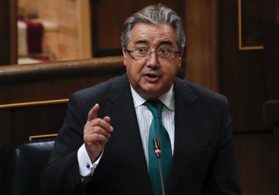 Juan Ignacio Zoido, en un pleno en el Congreso de los Diputados. :: Sergio Barrenechea / efe