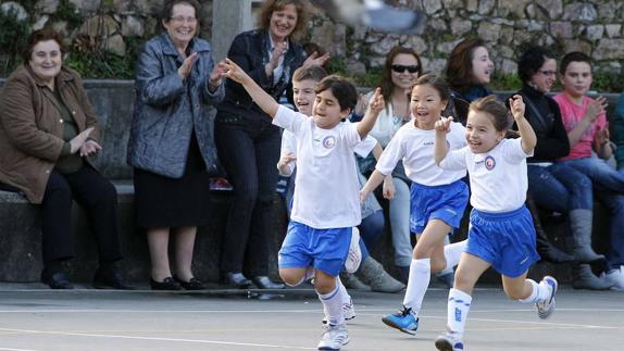 El deporte de base es un buen ejemplo de apuesta por la igualdad.