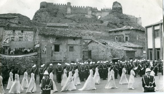 Doncellas y soldados en Clavijo