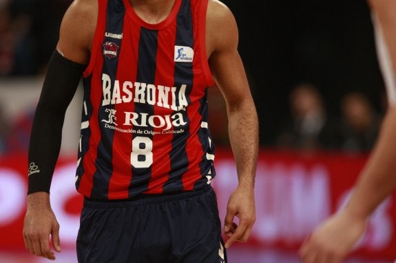 Adam Hanga, alero húngaro del Baskonia, en el partido ante Bilbao Basket el pasado domingo. :: 