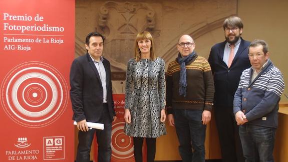 Fernando Díaz (iz.) junto a Lourdes González, Abel Alonso, Guillermo Aisa y Moisés Torrealba 