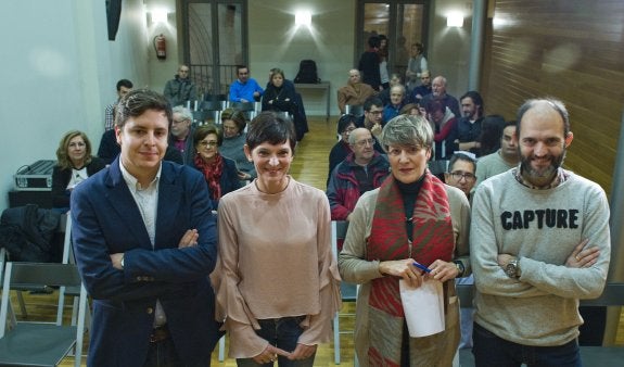 José Luis García íñiguez, Esther Bazán, Teresa Alonso y Pío García Tricio, ayer en la Casa de los Periodistas. :: 