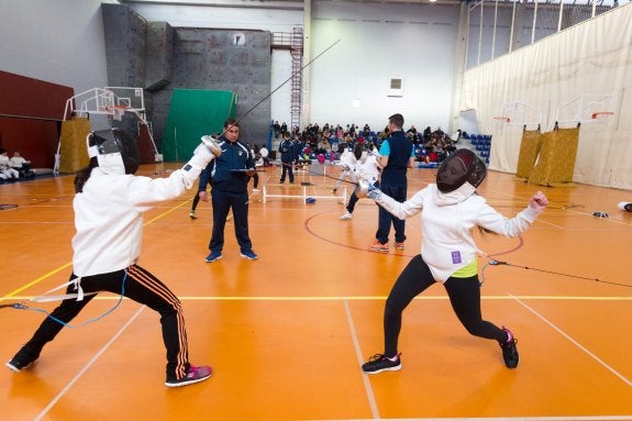 Una de las confrontaciones celebradas en el pabellón San Millán. :: F.D.