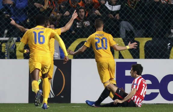 Los jugadores chipriotas celebran un gol. :: efe