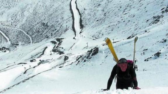«La cara norte del pico San Lorenzo es alta montaña y con hielo es peligrosísima»