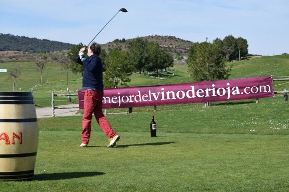 Un jugador participante en una anterior edición del Torneo Bodegas Lan. :: 