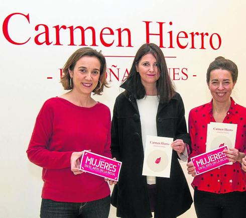 La alcaldesa Cuca Gamarra, la artista Carmen Hierro, la comisaria Susana Baldor y la concejal de Cultura, Pilar Montes, ayer en la presentación. :: 