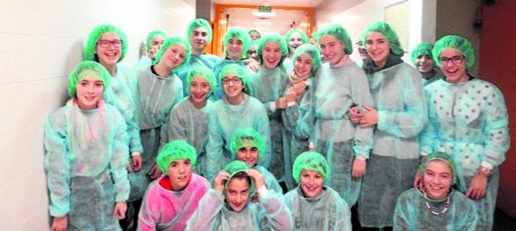 Alumnos del IES Valle del Cidacos en las Jornadas Saludables del Hospital de Calahorra. :: 