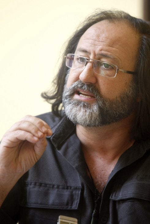 El naturalista Luis Miguel Domínguez. :: cristóbal garcía/efe