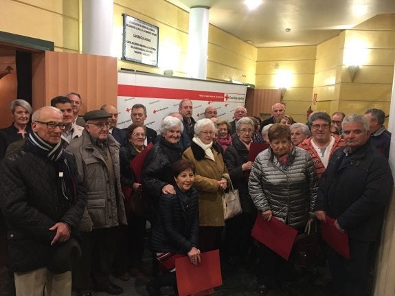 Cruz Roja reconoció con la entrega de diplomas a una treintena de socios colaboradores. :: 