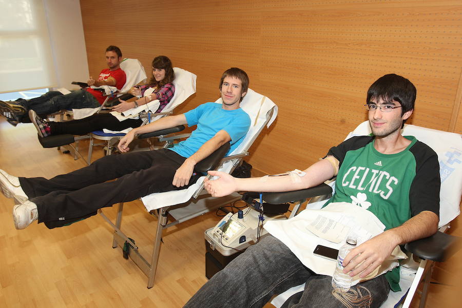 Estudiantes preparados para realizar una donación de sangre en una campaña anterior. 