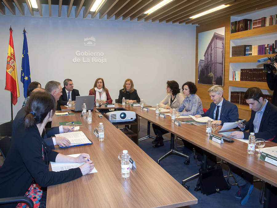 Reunión del Gobierno Riojano con Acción Exterior para abordar cómo afecta al Brexit en La Rioja. 