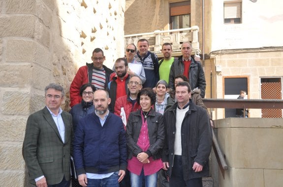 Asprodema y el Ayuntamiento de Haro colaboran para la eliminación de barreras en la ciudad. :: c.v.