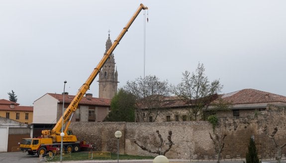 Trabajos de la grúa. 