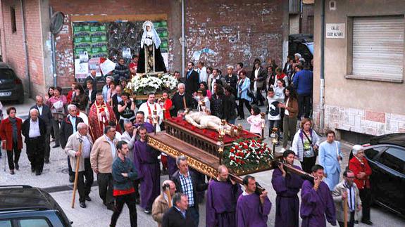 Paso el Cristo yacente. 