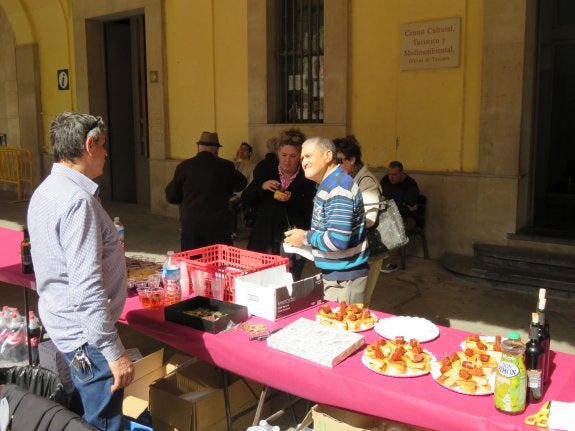 Pinchos preparados para la degustación. 