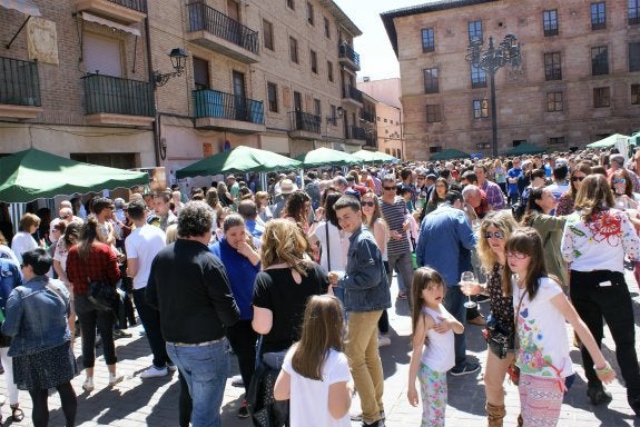 El ambiente que se vivió en la plaza de Santa María la Real fue excelente desde mediodía. ::