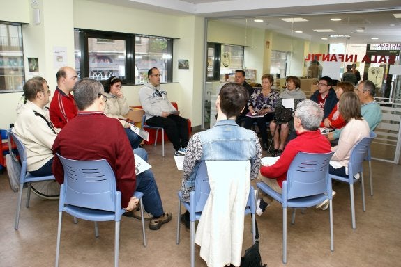 Usuarios de Asprodema y otros lectores debatieron juntos. :: 