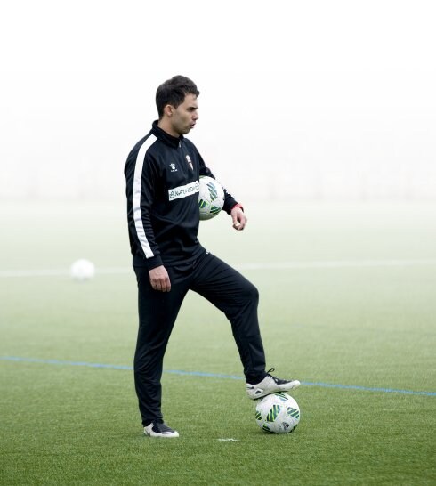 Sergio Rodríguez, en
un entrenamiento con
la UD Logroñés.
:: miguel Herreros
