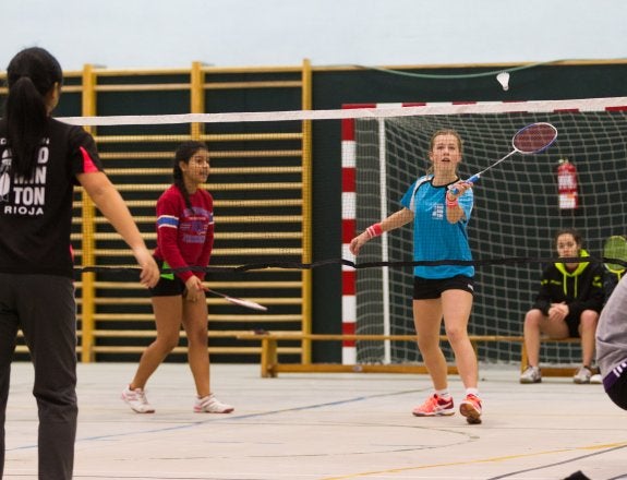 BÁDMINTON  Y ATLETISMO DISPUTAN FINALES