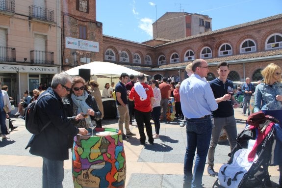 El público disfrutó de los pinchos con motivo de las puertas abiertas. :: 