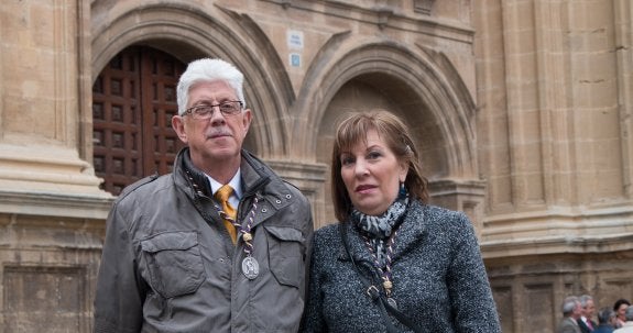 Los priores de la Cofradía del Santo, Raúl Barquín y María Isabel de Castro. ALBO