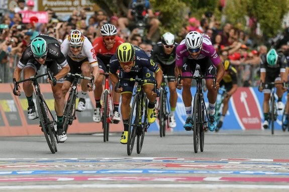 Caleb Ewan se impone a Gaviria y Bennet en Alberobello. :: efe