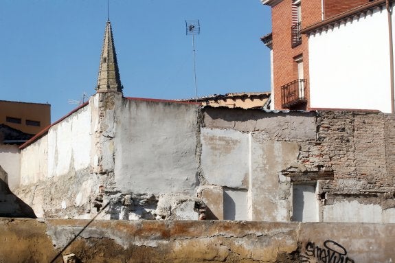 Vista que ofrece actualmente la Villanueva desde la calle San Gil de Logroño. :: justo rodríguez