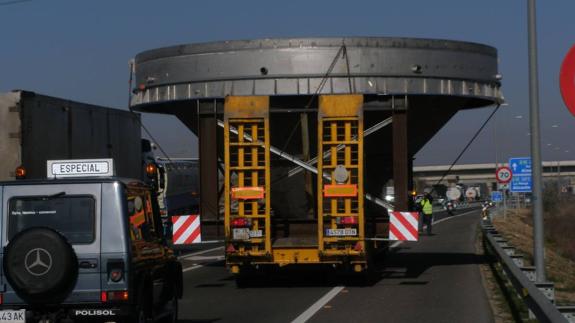 El transporte más pesado de la historia de la AP-68 circulará esta noche