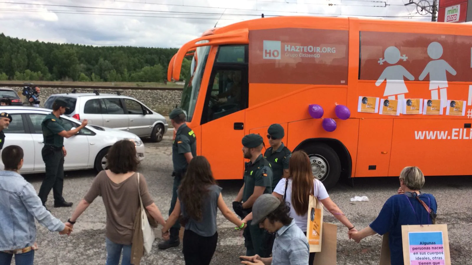 Logroño prohíbe la entrada del autobús de Hazte Oír