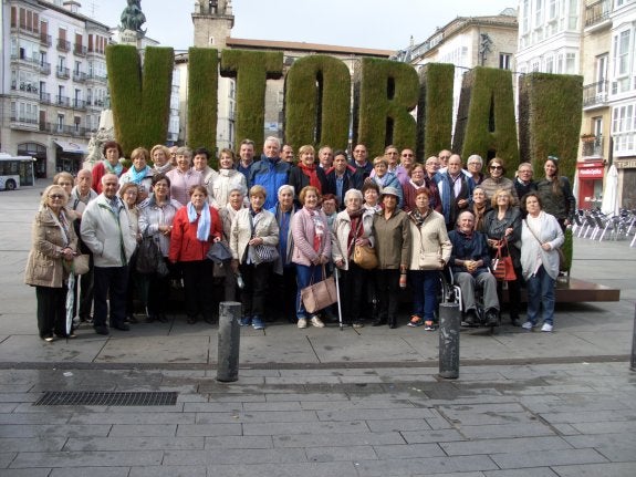 El grupo visitó los lugares de interés de Vitoria. :: 