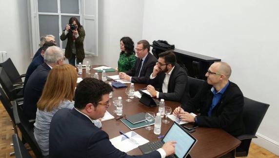 Reunión del equipo de Ciudadanos con varios miembros del Gobierno de La Rioja. 