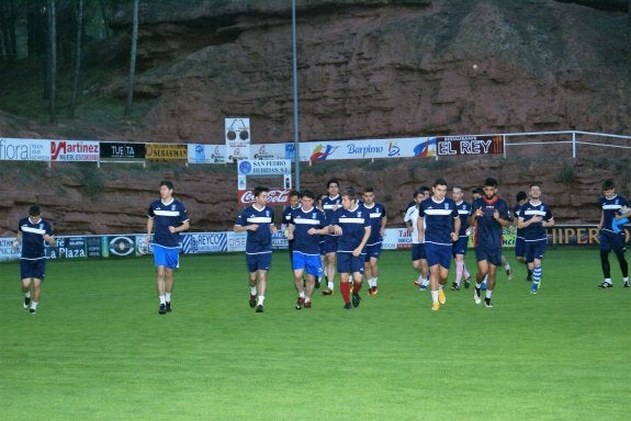 Los najerinos, durante uno de los entrenamientos de la pasada semana, antes de viajar a tierras manchegas. :: 