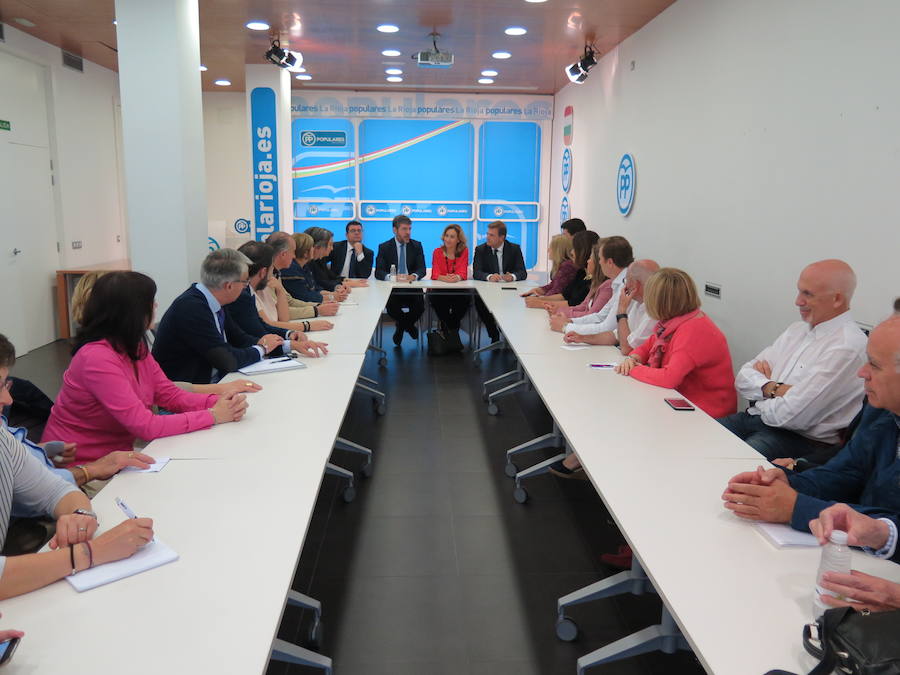 Reunión del secretario de presupuestos en la sede del PP. 