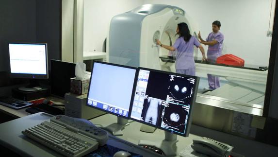 Instalación de un acelerador de radioterapia en un centro sanitario. 